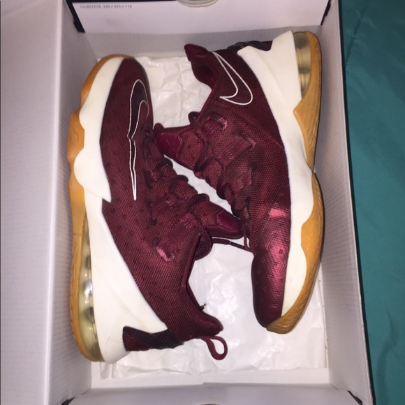 Size 7y burgundy NIKE lebrons - Picture 1 of 4